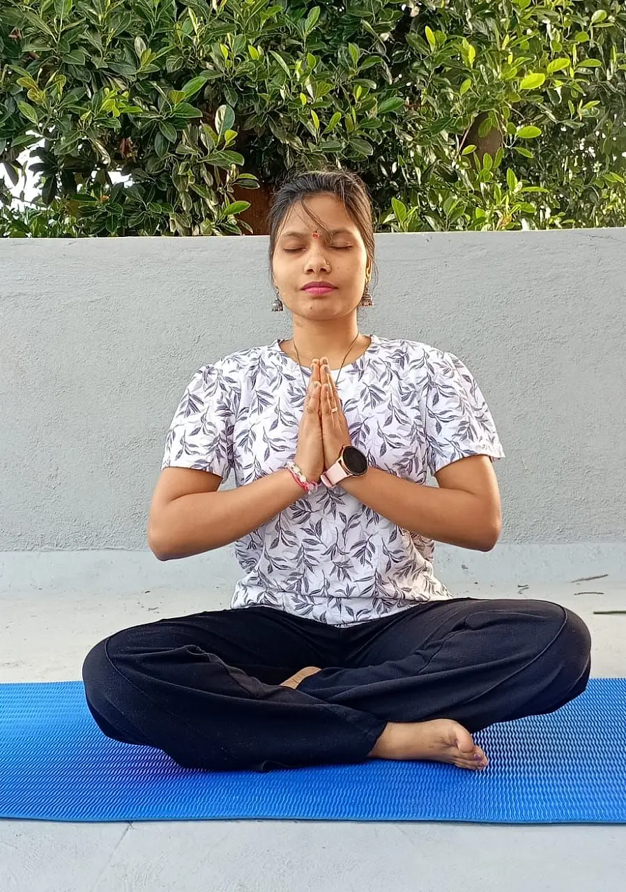 ಅಂಗೈ ಜೋಡಿಸಿ ಕುಳಿತ ಧ್ಯಾನ